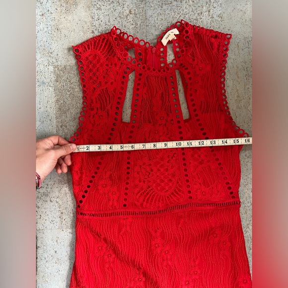 Backless cutout lace cocktail dress - Picture 6 of 7